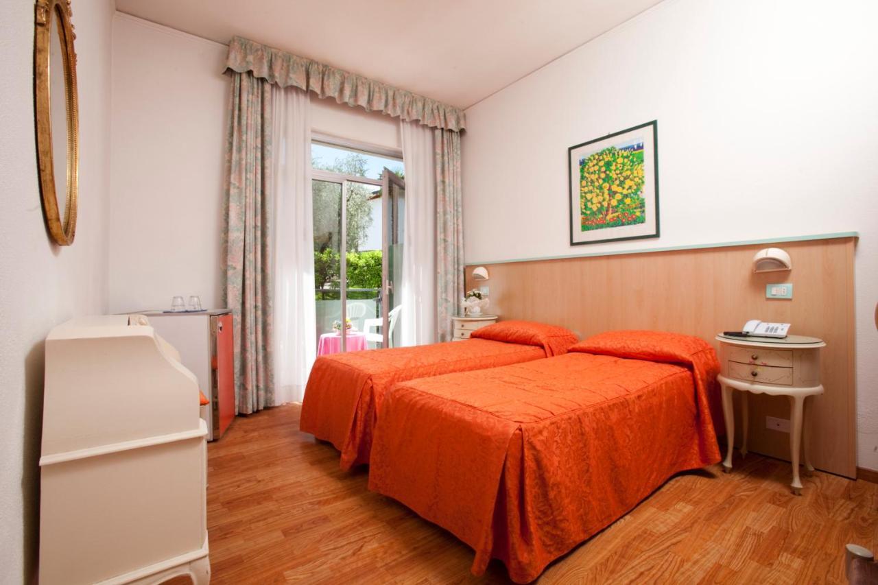 Hotel Residence Rely Brenzone sul Garda Δωμάτιο φωτογραφία