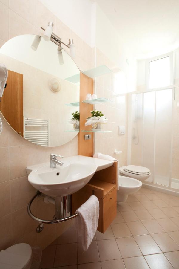 Hotel Residence Rely Brenzone sul Garda Δωμάτιο φωτογραφία